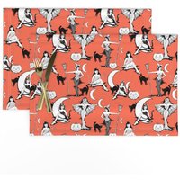 Halloween Tischsets 2Er Set - Hexen Vixens Orange Schwarz Stoff Vintage Pinups Kürbis Von Beesocks Halloween Tischsets 2Er Set - Hexen Vixens Orange Schwarz Stoff Vintage Pinups Kürbis Von Beesocks von SpoonflowerHome