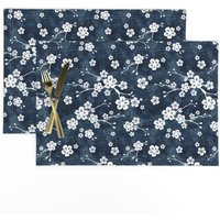 Kirschblüten Tischset 2Er Set - Indigo Sakura Kirschbaumblüte Chinesisch Inspirierte Stoff Tischsets Blaue Kirschblüte Von Adenaj Kirschblüten Tischset 2Er Set - Indigo Sakura Kirschbaumblüte Chinesisch Inspirierte Stoff Tischsets Blaue Kirschblüte Von Adenaj von SpoonflowerHome