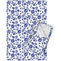 Schlichte Blaue Blumen Geschirrtücher | 2Er-Set - Fleurs De Provence Von Peacoquettedesigns Traditionelle Leinen Baumwoll Spoonflower von SpoonflowerHome