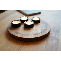 Rundes Kerzenbrett Aus Eichenholz Ø 22 cm Inklusive Teelichthalter | Weihnachten Geschenk Winter Advent Rundes Kerzenbrett Aus Eichenholz Ø 22 cm Inklusive Teelichthalter | Weihnachten Geschenk Winter Advent von SpottedHands