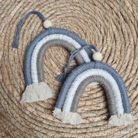 Makramee Regenbogen Nuria Grau/Beige Zum Aufhängen, Kinderzimmer Wand Deko, Boho Farbenspiel, Rainbow Autospiegel in 2 Größen, 3-Farbig von Spreefeder