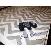 Chevron Minky Babydecke Mit Namen Und Elefant Chevron Minky Babydecke Mit Namen Und Elefant von SpringJunktion