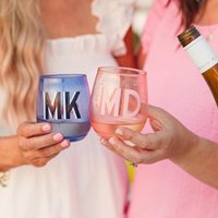 Monogrammiertes 14 Oz Farbiges Stammloses Weinglas | 4Er Set // Kunststoff-Weinglas, Weinglas, Monogramm-Weinglas, Gameday-Tasse von SprinkledWithPink