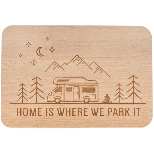 Spruchreif | Frühstücksbrettchen "Home is where we park it" | Graviertes Holzbrett mit Camper-Motiv | Buchenholz Schneidebrett für Vanlife & Camping-Fans | 22 x 15 x 1 cm Spruchreif | Frühstücksbrettchen "Home is where we park it" | Graviertes Holzbrett mit Camper-Motiv | Buchenholz Schneidebrett für Vanlife & Camping-Fans | 22 x 15 x 1 cm von Spruchreif