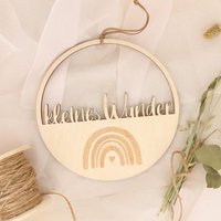 Deko Loop Mit Gravur | Holz Flower Hoop Holzhänger Trockenblumenkranz Türkranz "Kleines Wunder" Deko Loop Mit Gravur | Holz Flower Hoop Holzhänger Trockenblumenkranz Türkranz "Kleines Wunder" von SpruchreifGeschenke