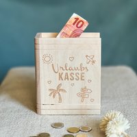 Spardose Buch Aus Holz Mit Gravur Geldgeschenk Sparbüchse Geschenk Urlaubsgeld Urlaubskasse Reise Schüleraustausch "Urlaubskasse" von SpruchreifGeschenke
