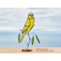 Glasmalerei Wellensittich Papagei Auf Dem Holzständer Vogel Sonnenfänger Erinnerungsgeschenk von StainedGlassMA