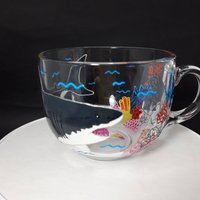 Hai Große Kaffeetasse Handgemaltes Personalisiertes Geschenk Großer Hai, Einzigartige Unterwasserwelt von StainedGlassware