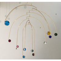 Moderne Glaskugel Mobile - Wasserfall Design von Stainedglassgems