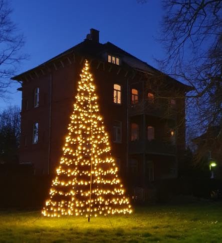 Galaxy LED Tannenbaum, 400 cm, 640 warm weiße LED, Ø 190 cm, Schwarze Lichterkette, konisch, 5 m Kabel, IP44 Außenadapter mit Timer, inkl. Mast und Erdnägel Galaxy LED Tannenbaum, 400 cm, 640 warm weiße LED, Ø 190 cm, Schwarze Lichterkette, konisch, 5 m Kabel, IP44 Außenadapter mit Timer, inkl. Mast und Erdnägel von Star-Max