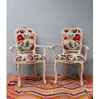 Florale Kelim Stühle, Zwei Sessel Boho Blumen Und Holzarbeiten Möbel Vintage Kelim, Handbemalte Details, Global Textile von StarHomeStudio