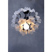 Glasblumenlampe, Weiß-Schwarzer Kronleuchter, Deckenleuchte, Kronleuchterlampe, Vintage Handgefertigte Glaslampe 1970Er Jahre von StarHomeStudio