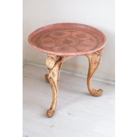 Handgeschnitzter Couchtisch Aus Holz Mit Handgefertigtem Kupfertablett Handgeschnitzter Couchtisch Aus Holz Mit Handgefertigtem Kupfertablett von StarHomeStudio