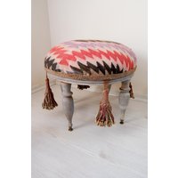 Runder Kilim Ottoman, Boho Pouf Mit Quasten, Pouf, Holzmöbel Vintage Kilim, Global Textile von StarHomeStudio