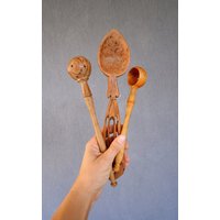 Vintage Holzlöffel, Olivenlöffel, Handgemachter Handgeschnitzter Löffel, Set Von Drei Stück, Hergestellt in Der Türkei 1950Er - 80Er Jahre von StarHomeStudio