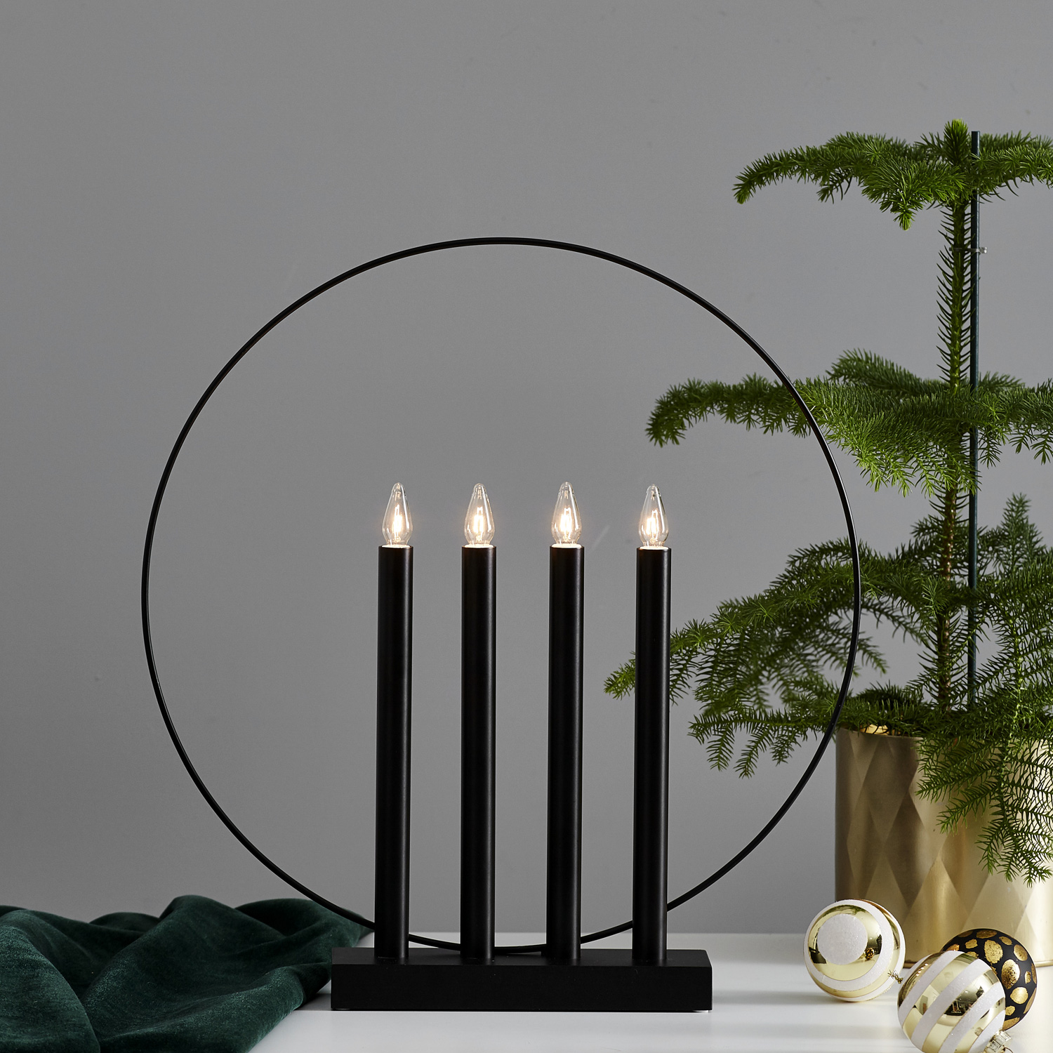 Fensterleuchter Glory - Kerzenleuchter - 4flammig - warmweiße Glühlampen - H: 45cm - schwarz Fensterleuchter Glory - Kerzenleuchter - 4flammig - warmweiße Glühlampen - H: 45cm - schwarz von StarTrading