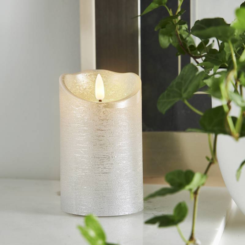 LED Kerze FLAMME - Rustik-Optik - Echtwachs - 3D Flamme - H: 12,5cm - Batterie - Timer - silber von StarTrading