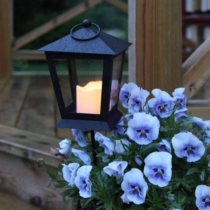 LED Laterne/Grablicht mit Kerze - gelbe LED - Erdspieß - H: 40cm - Timer - schwarz von StarTrading