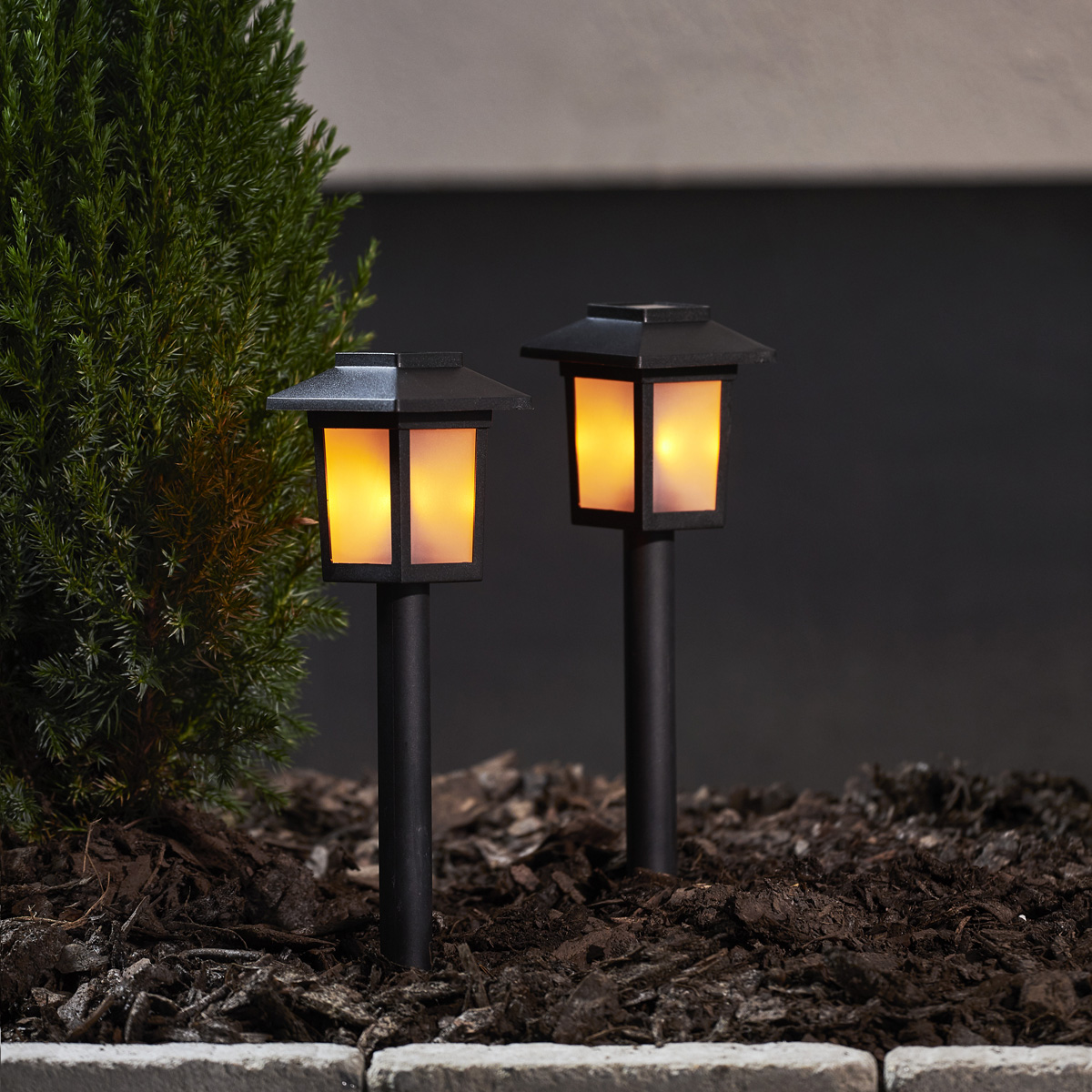 LED Solar Wegleuchte Flame - gelbe LED mit bewegtem Feuereffekt - Sensor - schwarz - 2er Set LED Solar Wegleuchte Flame - gelbe LED mit bewegtem Feuereffekt - Sensor - schwarz - 2er Set von StarTrading