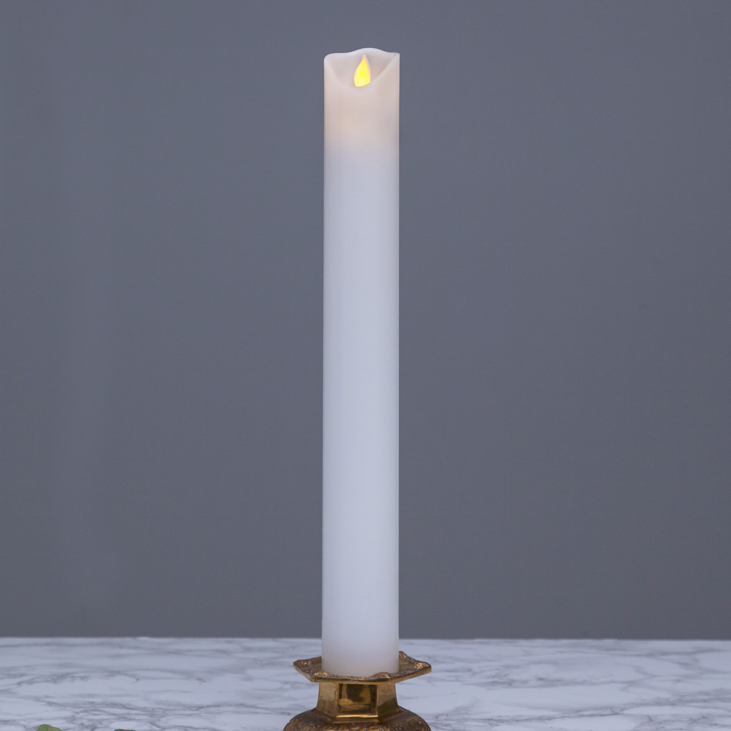 LED Stumpenkerze - Taufkerze - Echtwachs - mechanische Flamme - H: 40cm, D: 5cm - Timer - weiß LED Stumpenkerze - Taufkerze - Echtwachs - mechanische Flamme - H: 40cm, D: 5cm - Timer - weiß von StarTrading