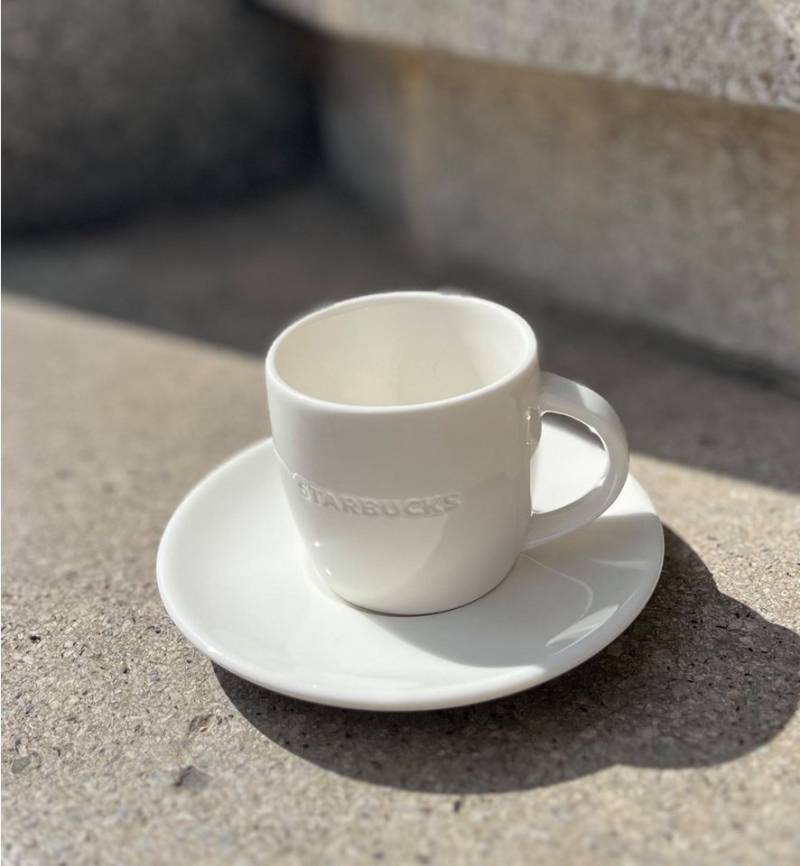 Starbucks Frühstücks-Geschirrset STARBUCKS Espresso Tasse und Unterteller Set weiß Tasse Gravur BENTURE von Starbucks