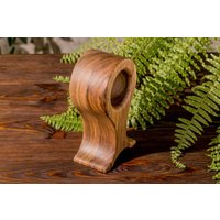 Walnuss-Kopfhörerständer, Handgefertigter Brauner Holz Stilvoller Schreibtisch-Organizer, Perfektes Geschenk Für Musikliebhaber, Natürliche Walnuss-Kopfhörerständer, Handgefertigter Brauner Holz Stilvoller Schreibtisch-Organizer, Perfektes Geschenk Für Musikliebhaber, Natürliche von StarkWoodStudio