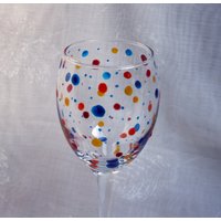 Polka Dot - Multi Ein Exklusives Design, Handbemalt, Weinglas Mit Bunten Dots, Die Schale Umkreisen Polka Dot - Multi Ein Exklusives Design, Handbemalt, Weinglas Mit Bunten Dots, Die Schale Umkreisen von StarlightAndShadows