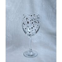 Polka Dot - Schwarz Ein Exklusives Design, Handbemalt, Weinglas Mit Schwarzen Dots, Die Schale Umkreisen von StarlightAndShadows