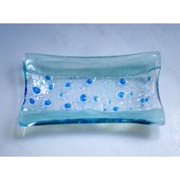The River - Eine Handgemachte Verschmolzene Glasseife/Trinket Kleine Sushi-Schale in Einer Reihe Von Blues Auf Klarer Basis. Badezimmer Küche The River - Eine Handgemachte Verschmolzene Glasseife/Trinket Kleine Sushi-Schale in Einer Reihe Von Blues Auf Klarer Basis. Badezimmer Küche von StarlightAndShadows