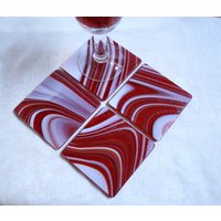 Verschmolzene Glas-Untersetzer. "Cherry Swirl' Wähle Aus Einem Paar Oder 4Er Set. Hergestellt in Atemberaubenden Transparenten Kirschroten Wirbel Verschmolzene Glas-Untersetzer. "Cherry Swirl' Wähle Aus Einem Paar Oder 4Er Set. Hergestellt in Atemberaubenden Transparenten Kirschroten Wirbel von StarlightAndShadows