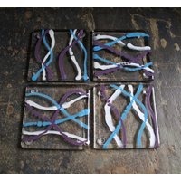 Verschmolzene Glas-Untersetzer. "Serpentine - Sky' Mauve, Türkis Und Weiß Auf Klarer Basis. Quiggly Untersetzer. Wähle 2 Oder 4. Kann Angepasst von StarlightAndShadows