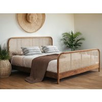 Braunes Eichenbett Mit Rattan-Kopfteil Und Fußteil Holzbettrahmen, Bett Im Boho-stil, Natürliches Rattan-Akzentbett Für Schlafzimmer von StarlightConceptShop