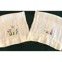 Gesticktes Blumen-Geschirrhandtuch-Set, Handtücher Mit Vintage-Applikationen von StartingOverCo