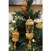 Handgemachter Vintage-Ornament - 4Er Set, Goldene Und Gelbe Perlenornamente, Handgemachter Perlenschmuck, Vintage-Ornamente, Kronleuchter-stil von StartingOverCo
