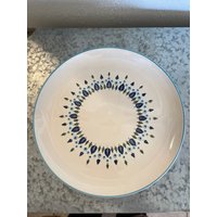 Vintage Retro Platte Mit Blau/Grünen Bäumen von StarzVintageStudio