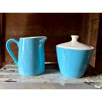 Mid Century Milchkännchen Zuckerdose Mit Deckel Von Royal China von StateAndMainVintage