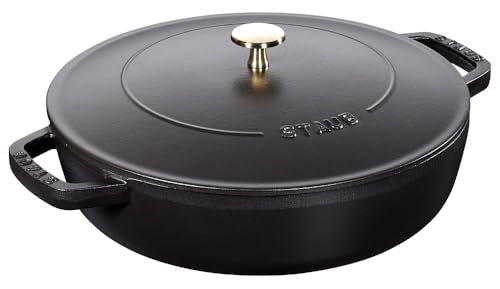 STAUB Gusseisen Bräter, Rund 24 cm, 2,5 L, Chistera Tropfenstruktur im Deckel für optimale Befeuchtung/Aromaregen, Für alle Herdarten geeignet inkl. Induktion & Backofen, Schwarz von STAUB