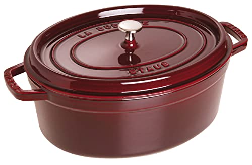 STAUB Gusseisen Bräter/Cocotte, Oval 33 cm, 6,7 L, Aromaregen Funktion für optimale Befeuchtung, Für alle Herdarten inkl. Induktion & Backofen, Grenadine von STAUB