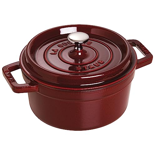 STAUB Gusseisen Bräter/Cocotte, Rund 22 cm, 2,6 L, Aromaregen Funktion, Für alle Herdarten geeignet, Grenadine Rot von STAUB