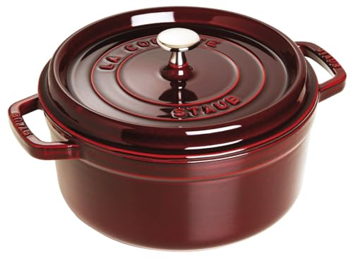 STAUB Gusseisen Bräter/Cocotte, Rund 26 cm, 5 L, Aromaregen Funktion für optimale Befeuchtung, Für alle Herdarten inkl. Induktion & Backofen, Grenadine Rot von STAUB