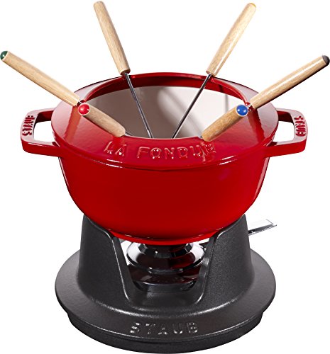 STAUB Fondue Set mit 6 Gabeln, Gusseisen, 18 cm, 1,6 l, Geeignet für Käse- Schoko- und Fleisch-Fondue, Kirschrot von STAUB