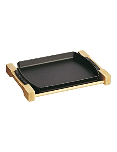 Staub Teller mit Holzunterlage, rechteckig (33 x 23 cm, 1 L) schwarz von STAUB