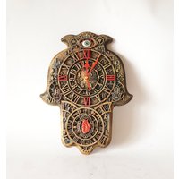 Exklusive Steampunk Hamsa Wanduhr, Einzelstück, Runde Uhr Amulett, Kabbalah Hand Von Fatima von SteaMax