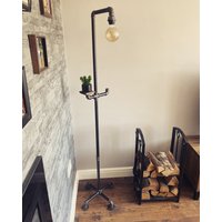 Industrielle Steam Punk Stehlampe Mit Regal Und Haken Wohnzimmer Steampunk Beleuchtung von SteamPunkedDecor