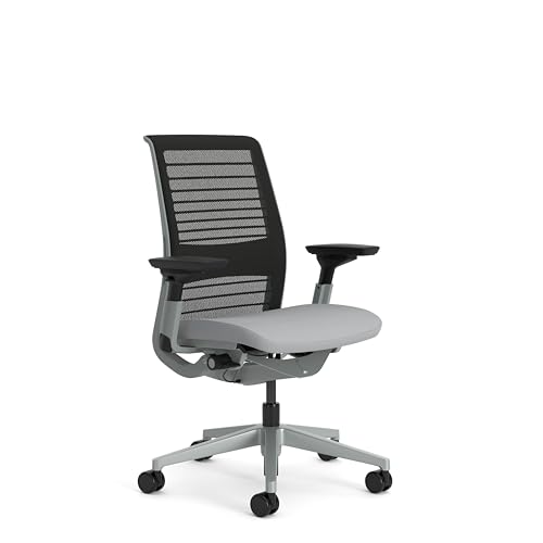 Steelcase Think Ergonomischer Bürostuhl mit LiveBack Lendenwirbelstütze, 4D-Armlehnen, nachhaltiges Design, Pfeffer von Steelcase