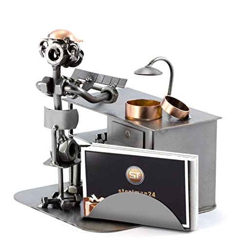 Steelman24 I Schraubenmännchen Feinwerkmechaniker Mit Visitenkartenhalter I Made in Germany I Handarbeit I Geschenkidee I Stahlfigur I Metallfigur I Metallmännchen Steelman24 I Schraubenmännchen Feinwerkmechaniker Mit Visitenkartenhalter I Made in Germany I Handarbeit I Geschenkidee I Stahlfigur I Metallfigur I Metallmännchen von Steelman24