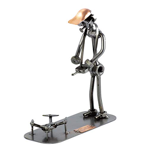 Steelman24 I Schraubenmännchen Modellbauer mit Drohne I Made in Germany I Handarbeit I Geschenkidee I Stahlfigur I Metallfigur I Metallmännchen Steelman24 I Schraubenmännchen Modellbauer mit Drohne I Made in Germany I Handarbeit I Geschenkidee I Stahlfigur I Metallfigur I Metallmännchen von Steelman24