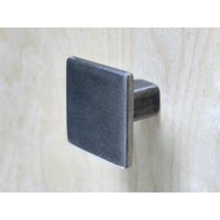 Möbelknäufe Schubladengriffe Stahl von SteelzenForge