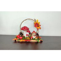 Handgemachte Herbstliche Tischdeko Mit Einem Igel Und Pilze, Tischgesteck, Herbstgesteck, Tablett, Dekotablett, Geschenke, Fenster Deko von SteffisMalerei