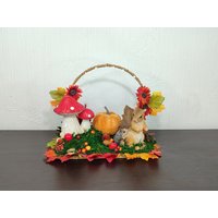 Herbstliche Tischdekoration Mit Einem Eichhörnchen, Tischgesteck, Herbstgesteck, Tablett, Herbstdekoration, Fenster Deko, Geschenke von SteffisMalerei